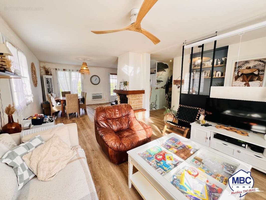 Maison à SAINT-PIERRE-MONTLIMART