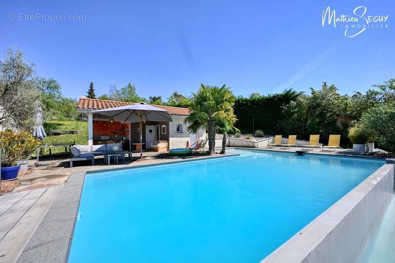 Propriété exceptionnelle à VALEILLE (42) avec parc agréamenté d'une piscine à débordement - photo 21