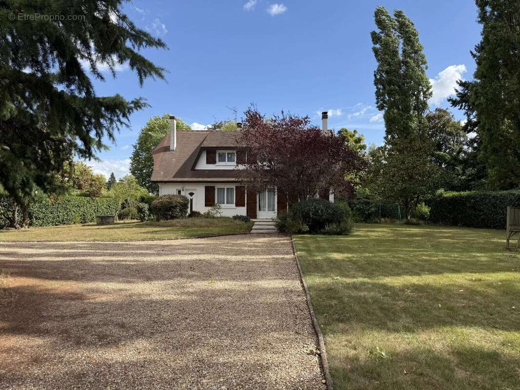 Maison à IVRY-LA-BATAILLE