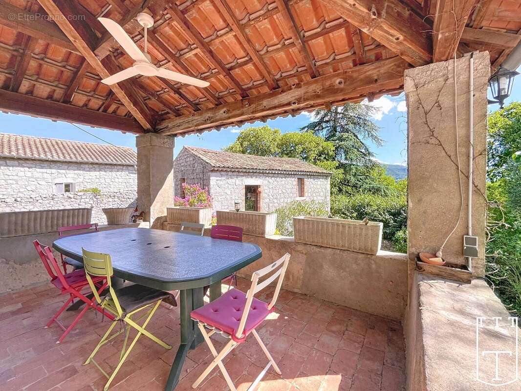 100% charme avec cette bâtisse + 1 dépendance [sud Ardèche] - photo 3