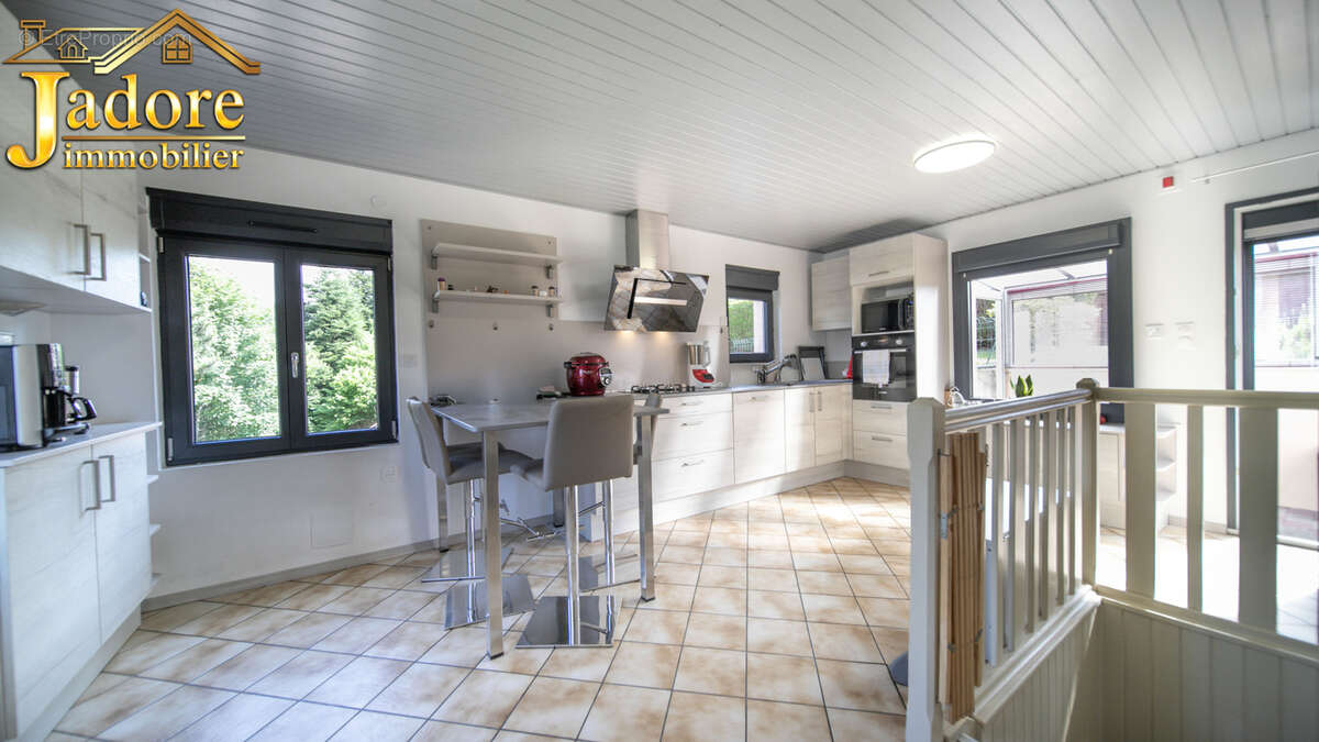 Maison entierement renovee - photo 7