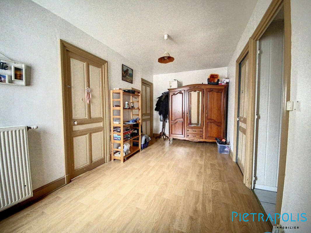 Maison 205 m² à Tarare  - photo 9