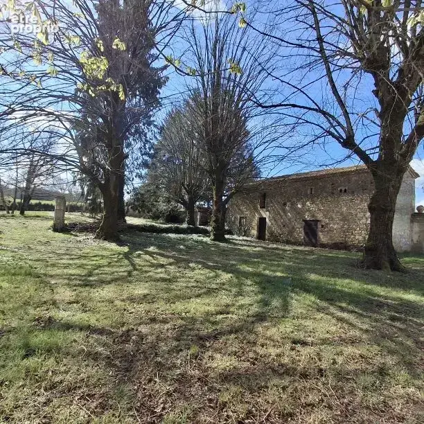 Maison 8 pièces 250 m² à vendre à Montbron (16220) - photo 5