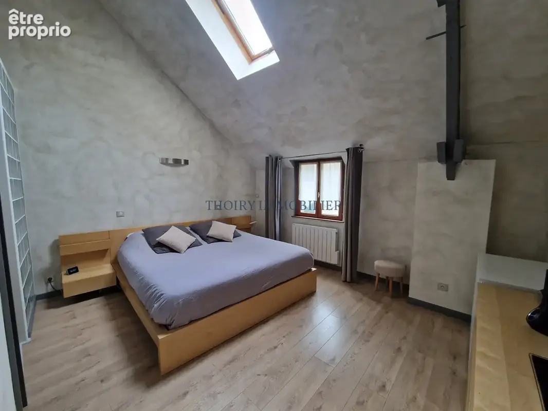 Maison ancienne rénovée sur 135 m2 de terrain. - photo 9
