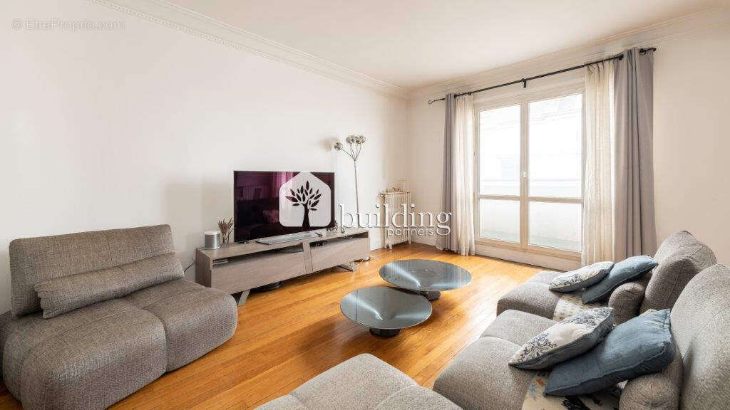 Appartement à NEUILLY-SUR-SEINE