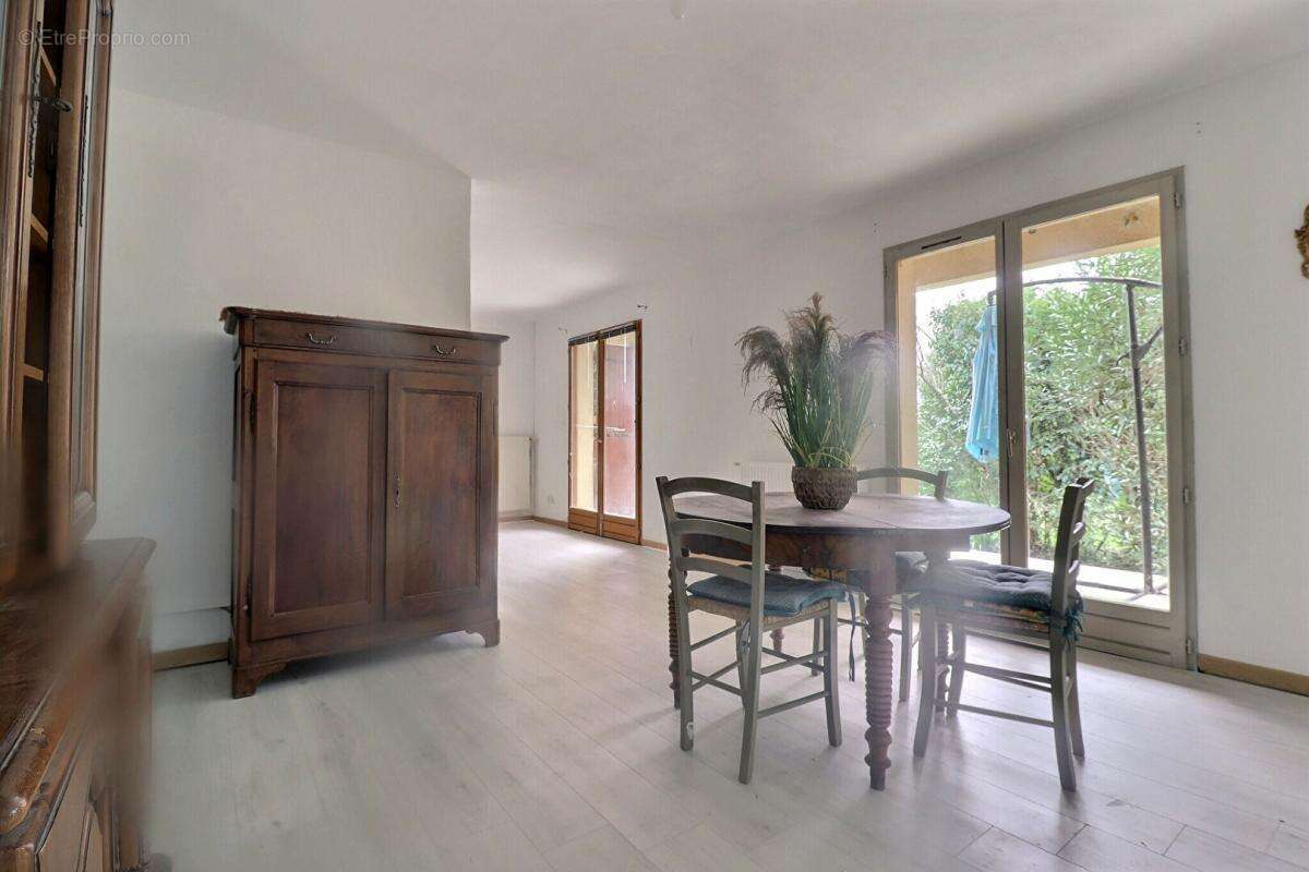 Maison à MONTELIMAR