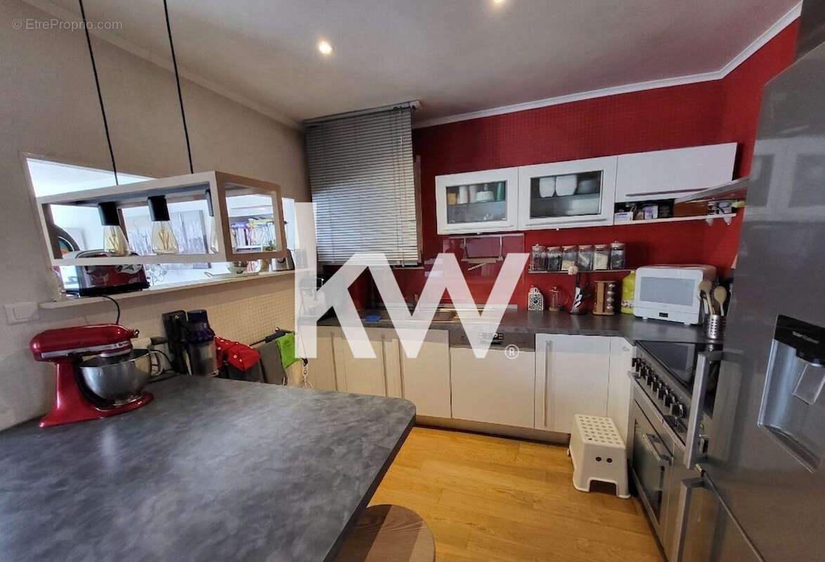 Appartement 97 m² à Saint-Etienne  - photo 2