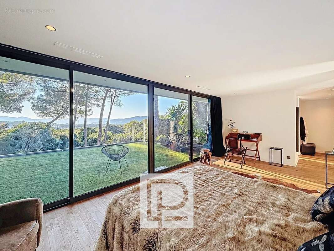 Appartement à MOUGINS