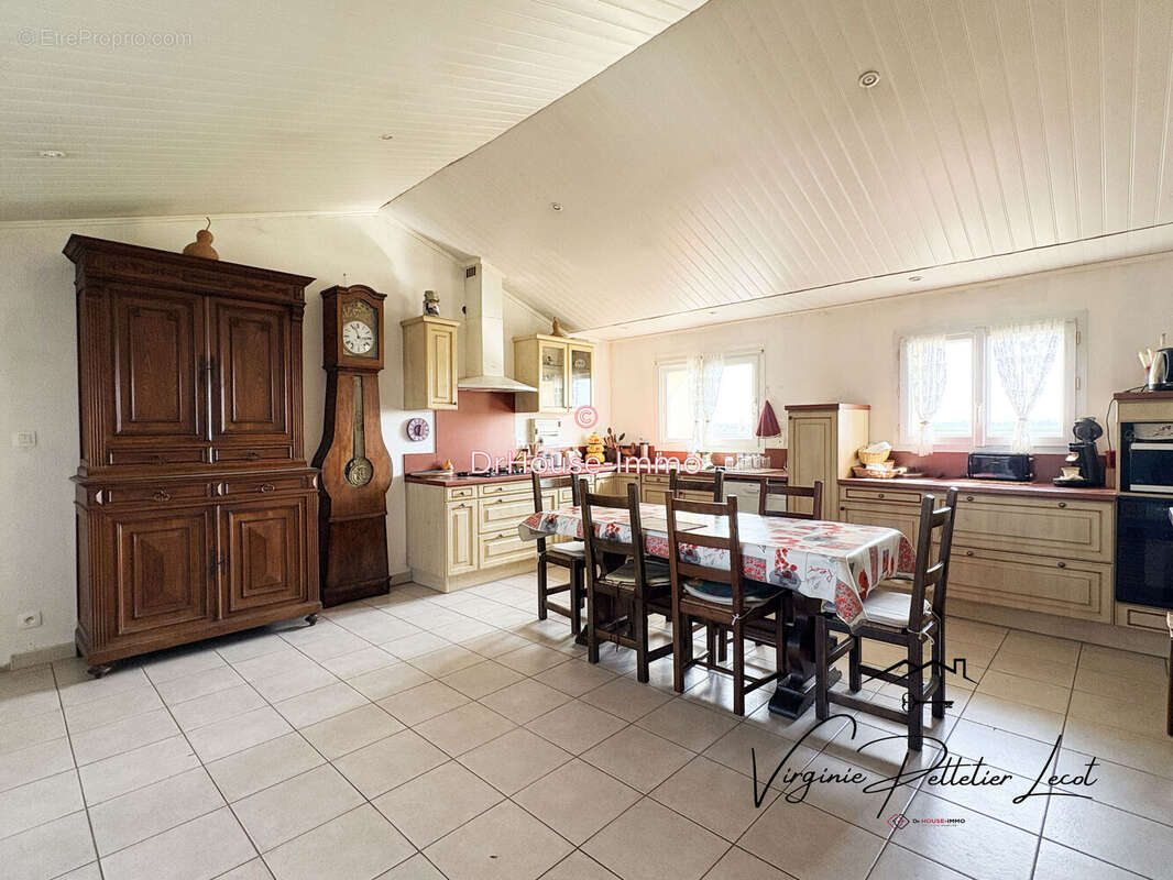 Maison 135 m² à Le Poire-Sur-Velluire  - photo 29