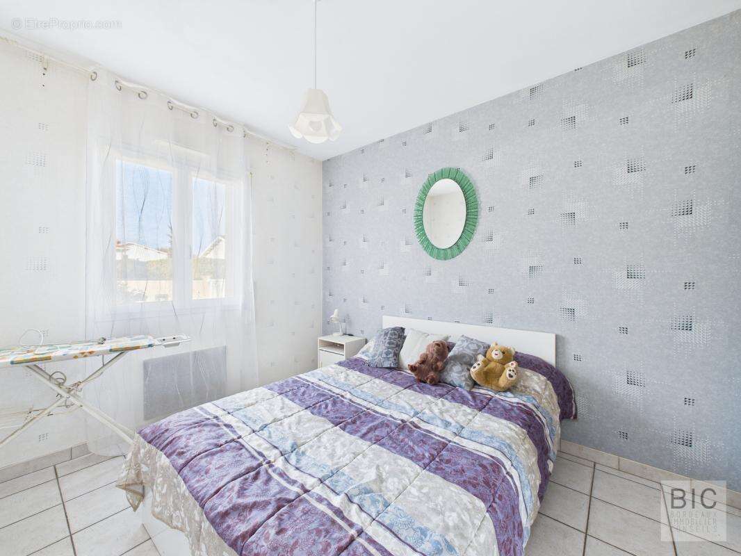 A vendre jolie maison à faible émission avec grand jardiin, atelier, garage et piscine - photo 8