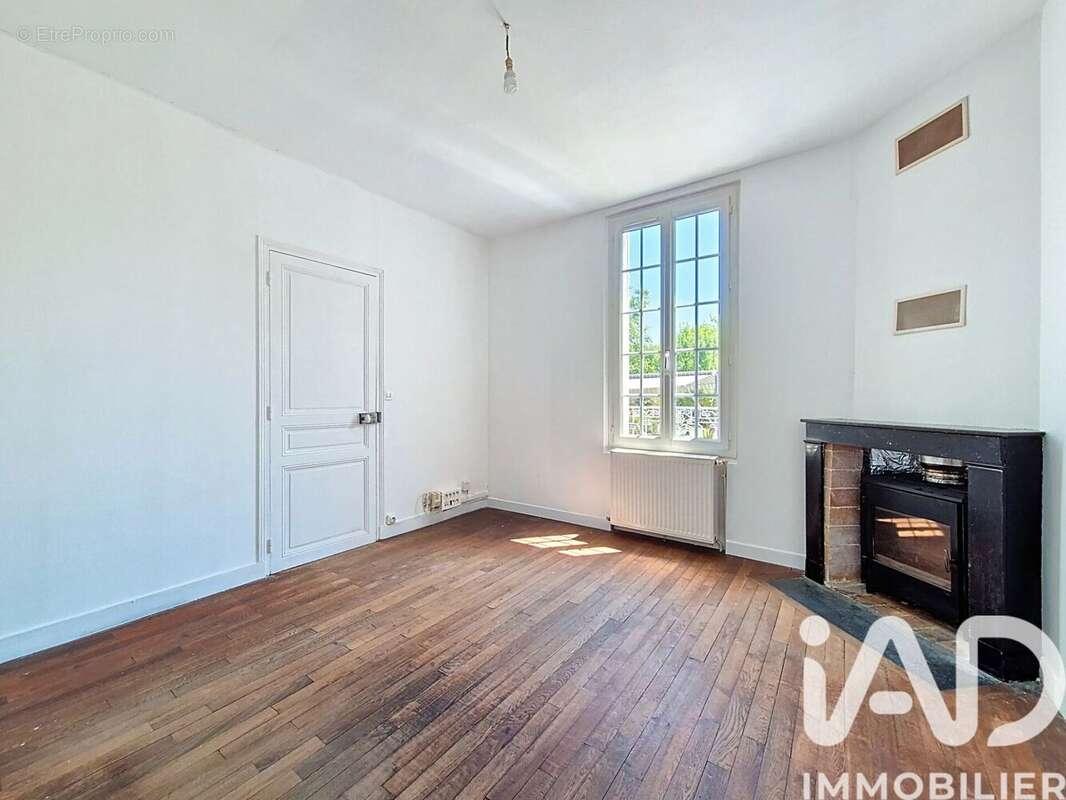 Photo 2 - Maison à VILLE-SAINT-JACQUES