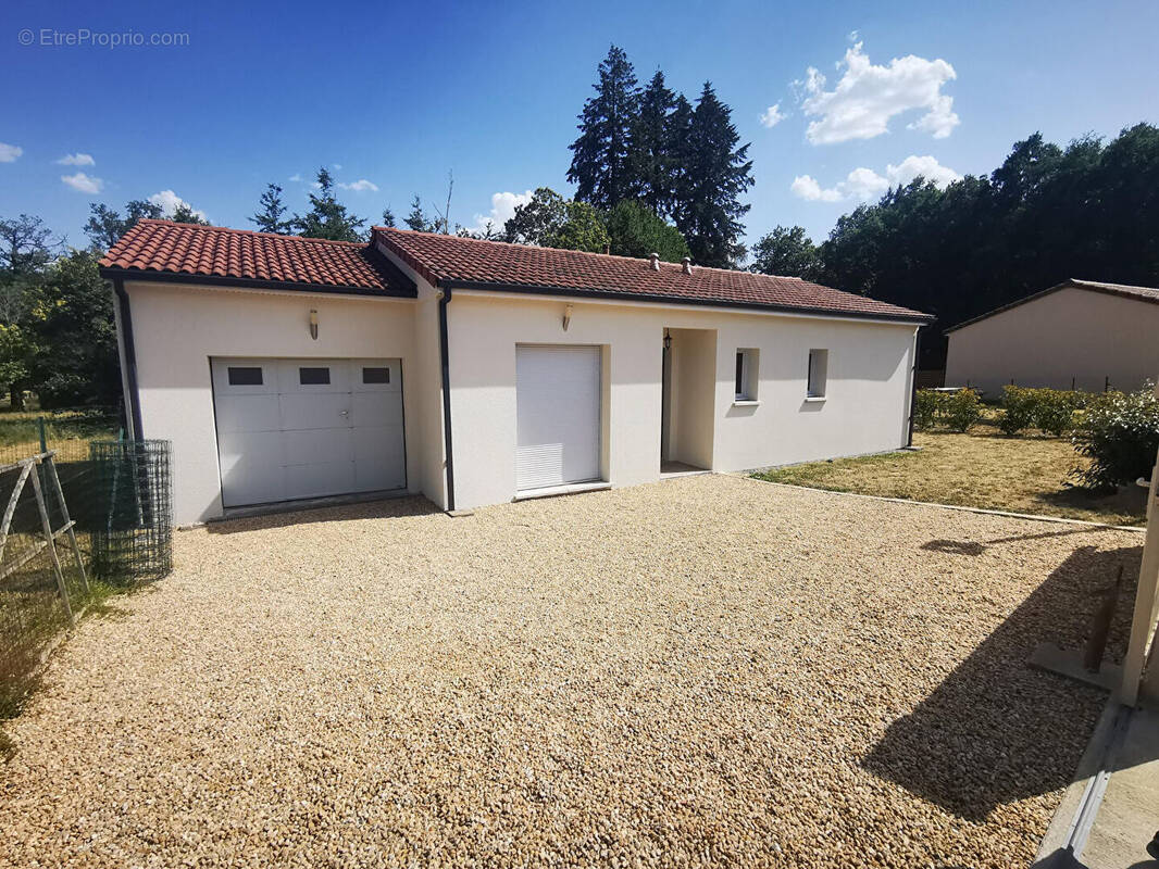 Maison à COGNAC-LA-FORET