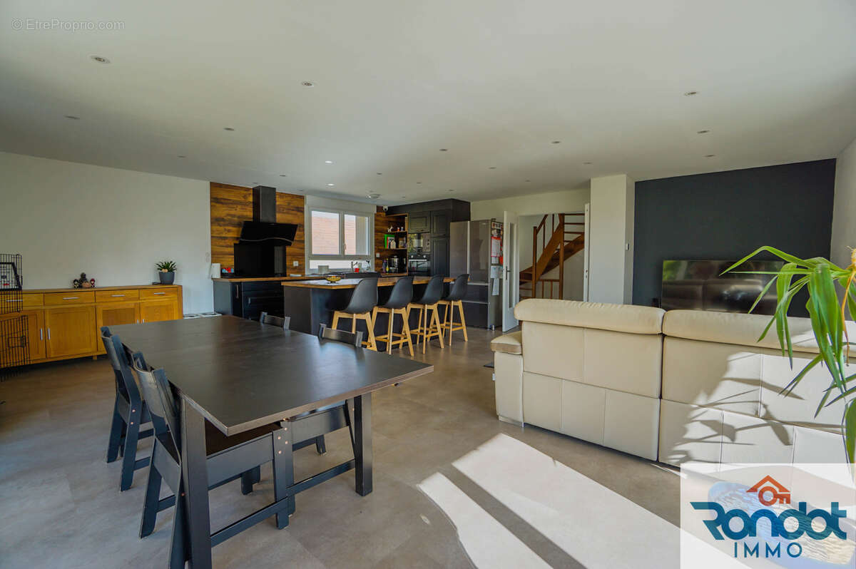 Maison à IS-SUR-TILLE