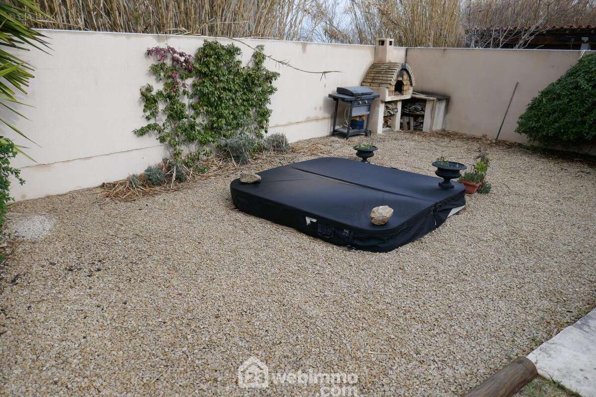 Jacuzzi et barbecue - Maison à ARLES