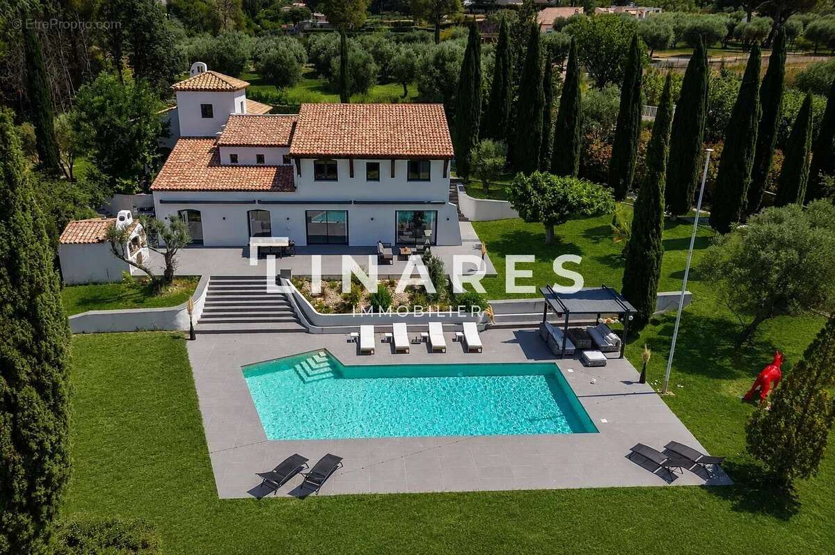 L'ICONIQUE - Villa T6 de 343m² - Dépendance - Piscine - Court de tennis - Terrain de 8000m² - 13420 GEMENOS - photo 25