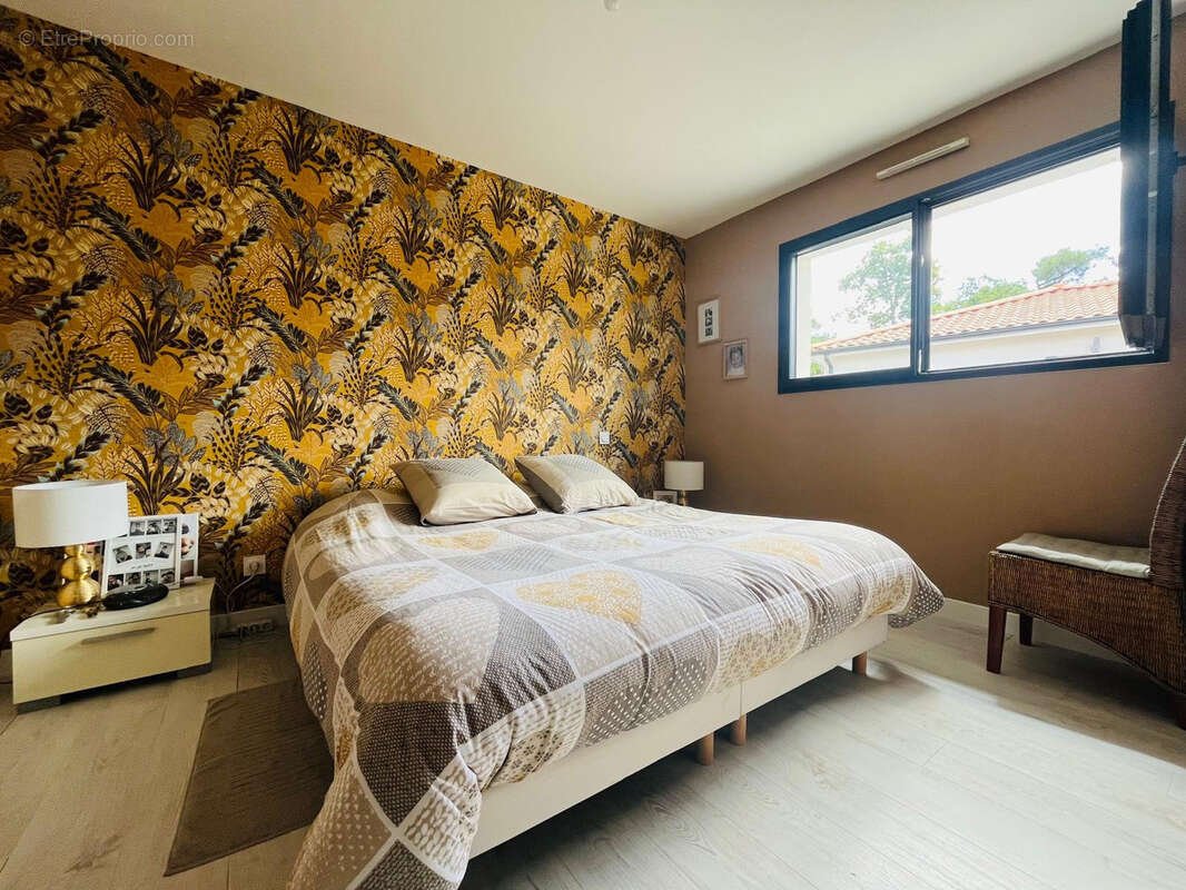 Maison à SAINT-JEAN-D'ILLAC