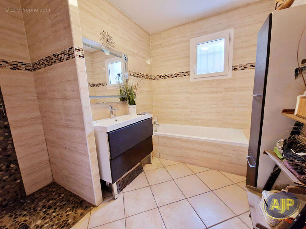 Maison à PARENTIS-EN-BORN