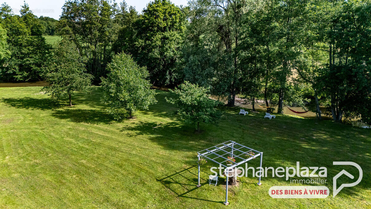 Maison à SAINT-ETIENNE-SUR-CHALARONNE