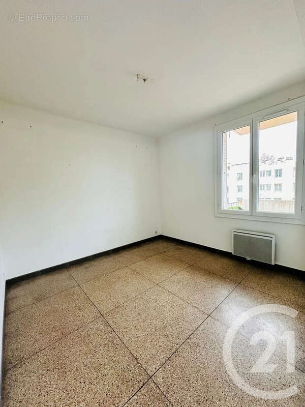 Appartement à MARSEILLE-4E