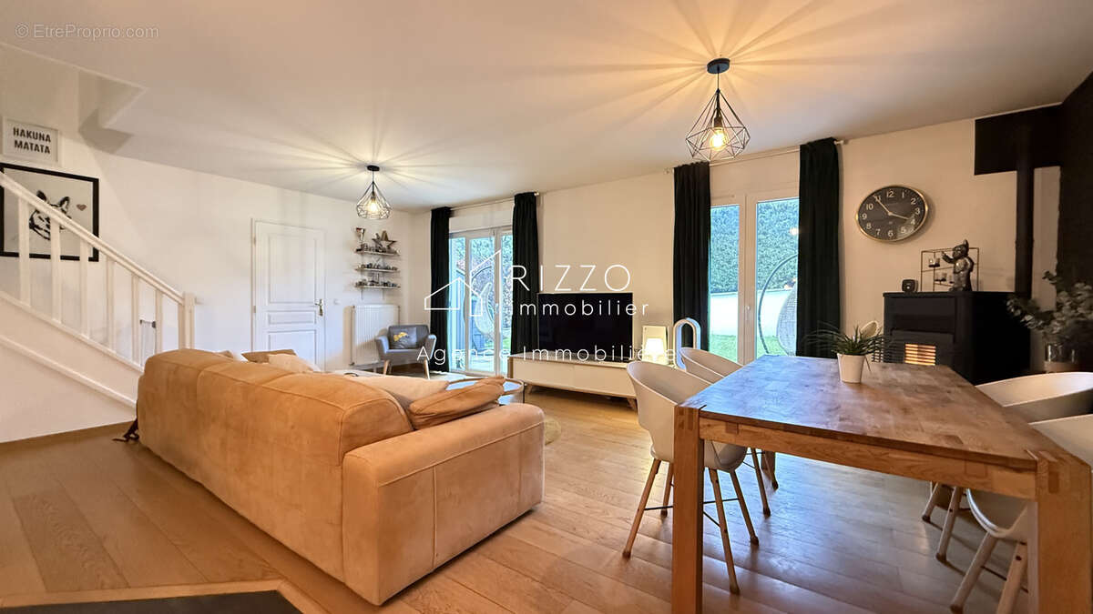 Maison à PREVESSIN-MOENS
