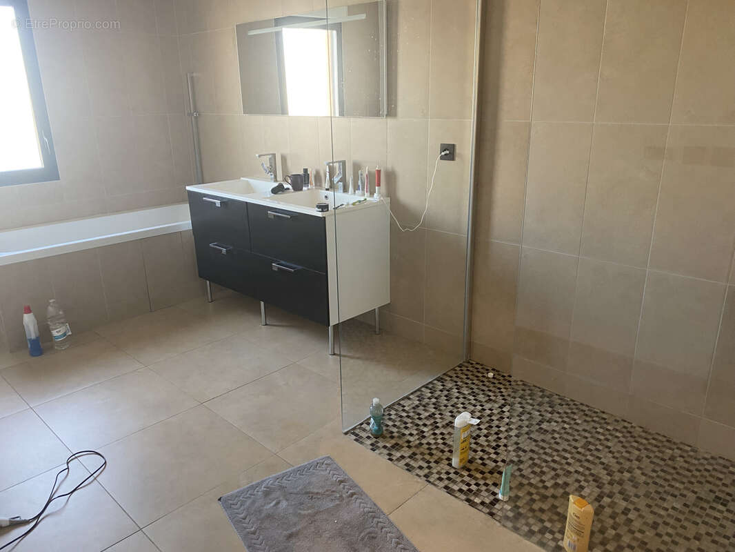 Commerce à BOURG-LES-VALENCE