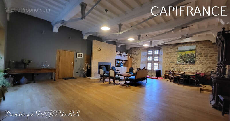 Maison à SAINT-SAUVEUR-DE-MONTAGUT