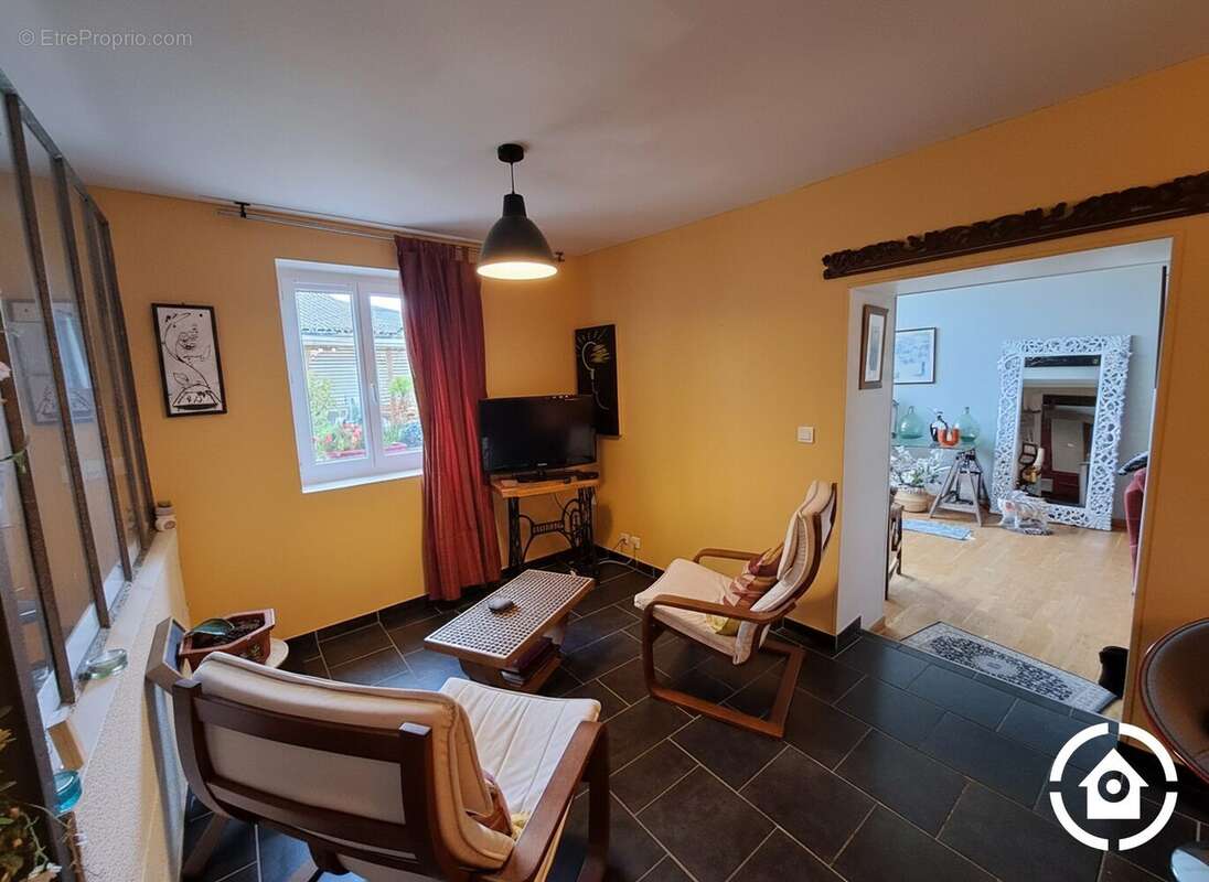 Maison 253 m² à Macqueville  - photo 4