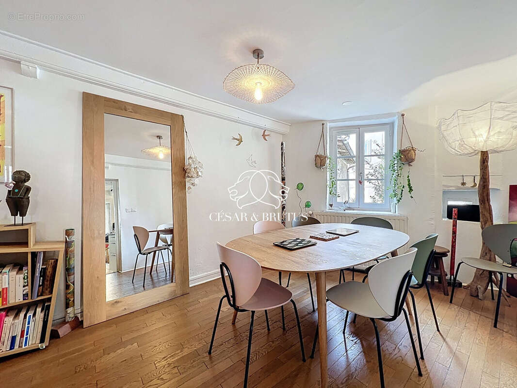 Maison à SAINT-CYR-AU-MONT-D'OR