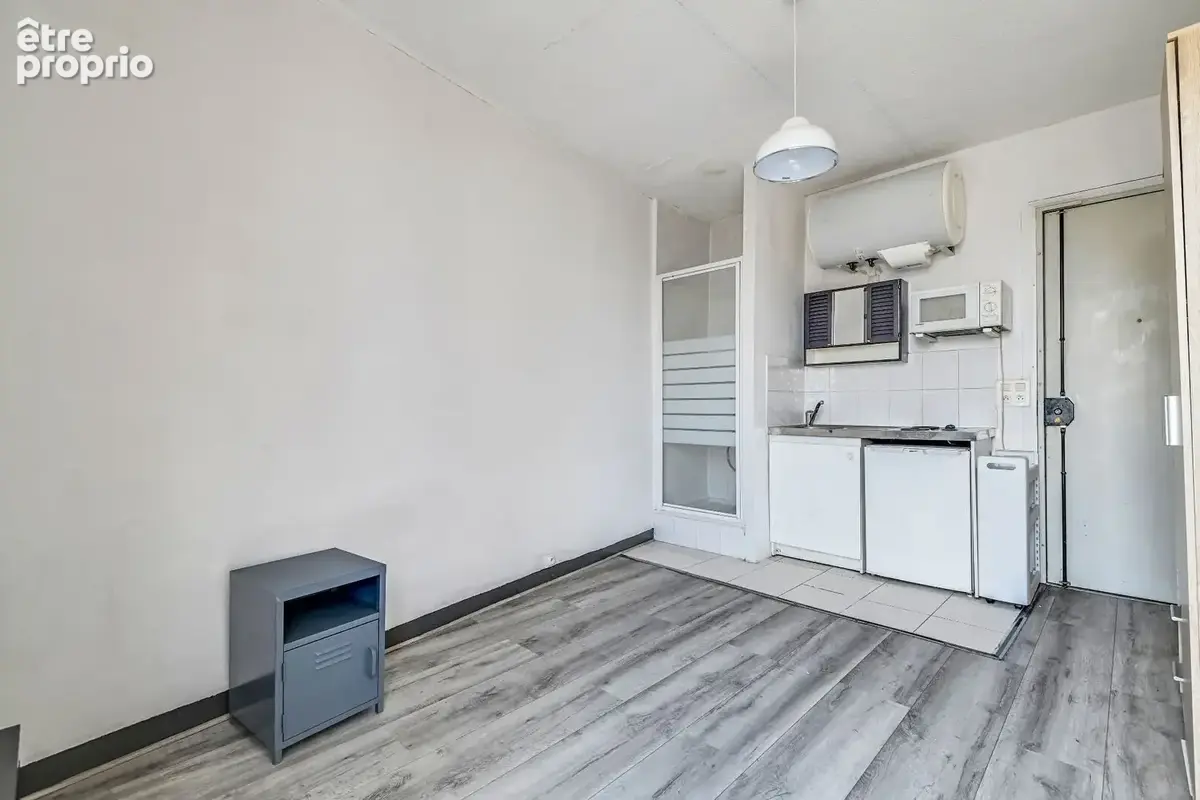 Rue Damrémont, studio à vendre en dernier étage ! - photo 6