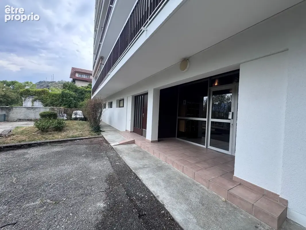 Appartement à vendre 2 pièces  (73) - T2 de 47 M2 loué - Vue dégagée et balcon - photo 3