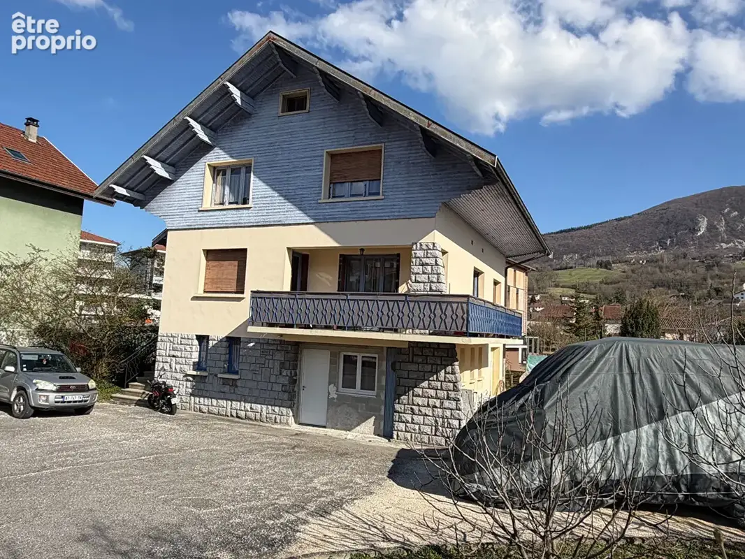Maison indépendante comprenant 3 appartements et une dépendance - photo 1