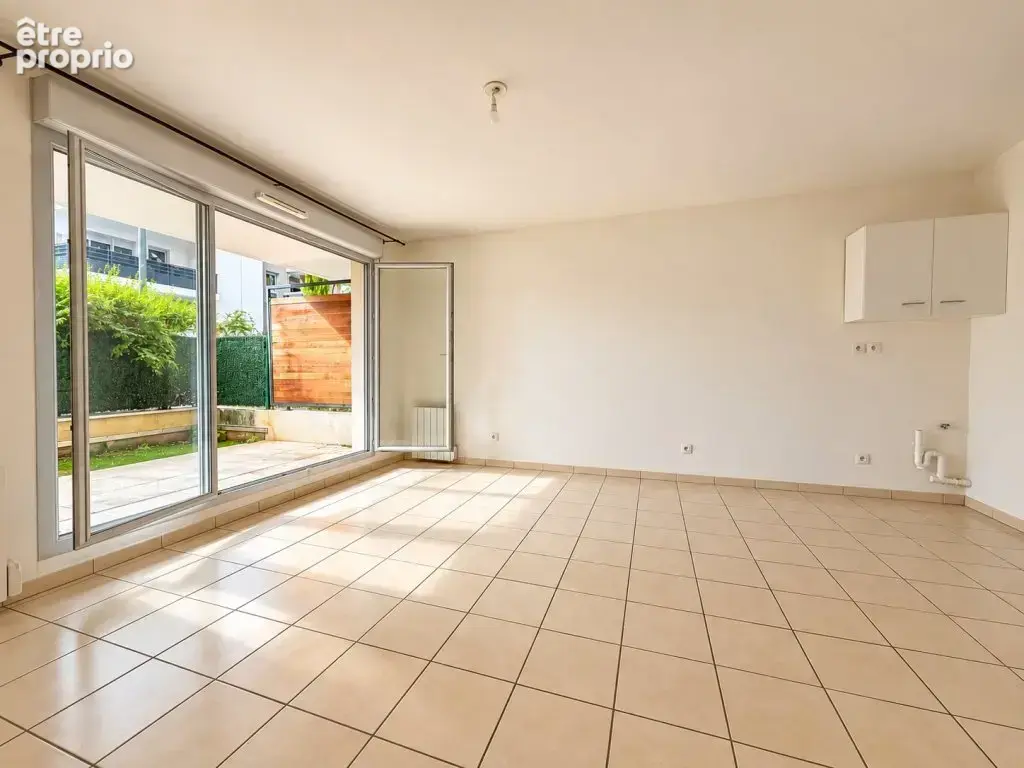EXCLUSIVITÉ - TASSIN - 134, rue Joliot Curie, T2 en rez-de-jardin - photo 4