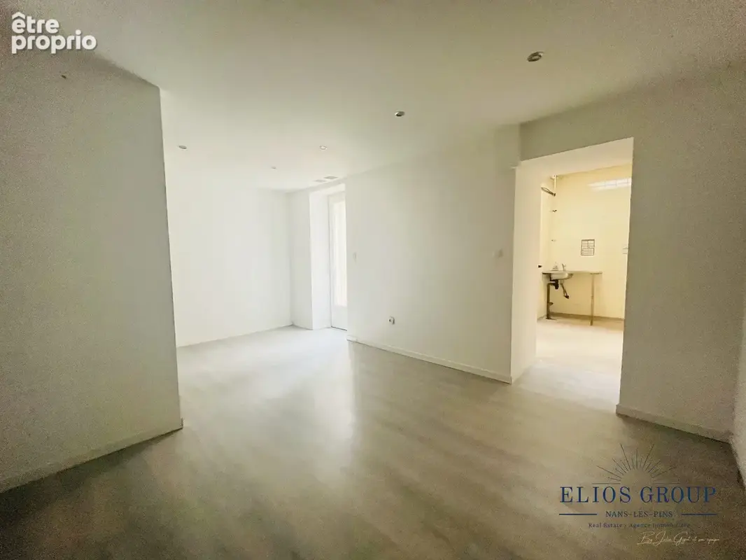 Commerce 70 m² à Saint-Zacharie  - photo 3