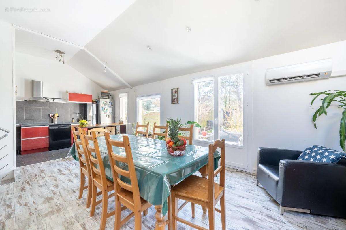 Maison à JOUY-LE-MOUTIER