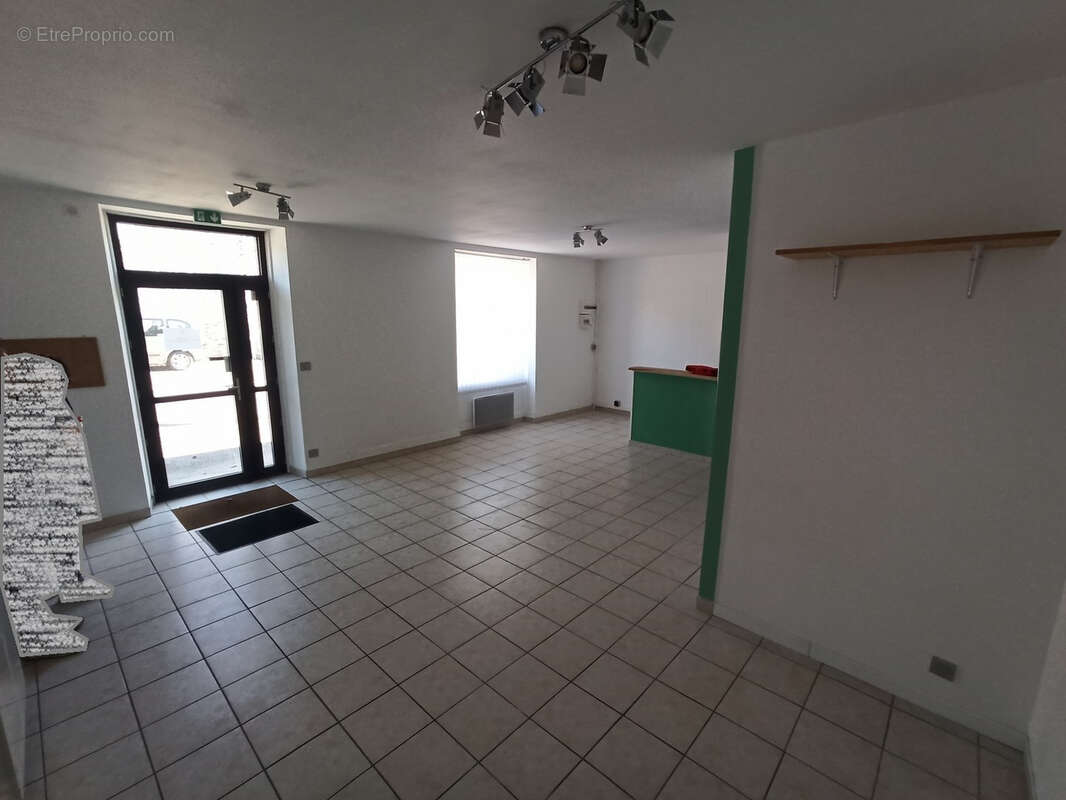 Commerce à SEREILHAC