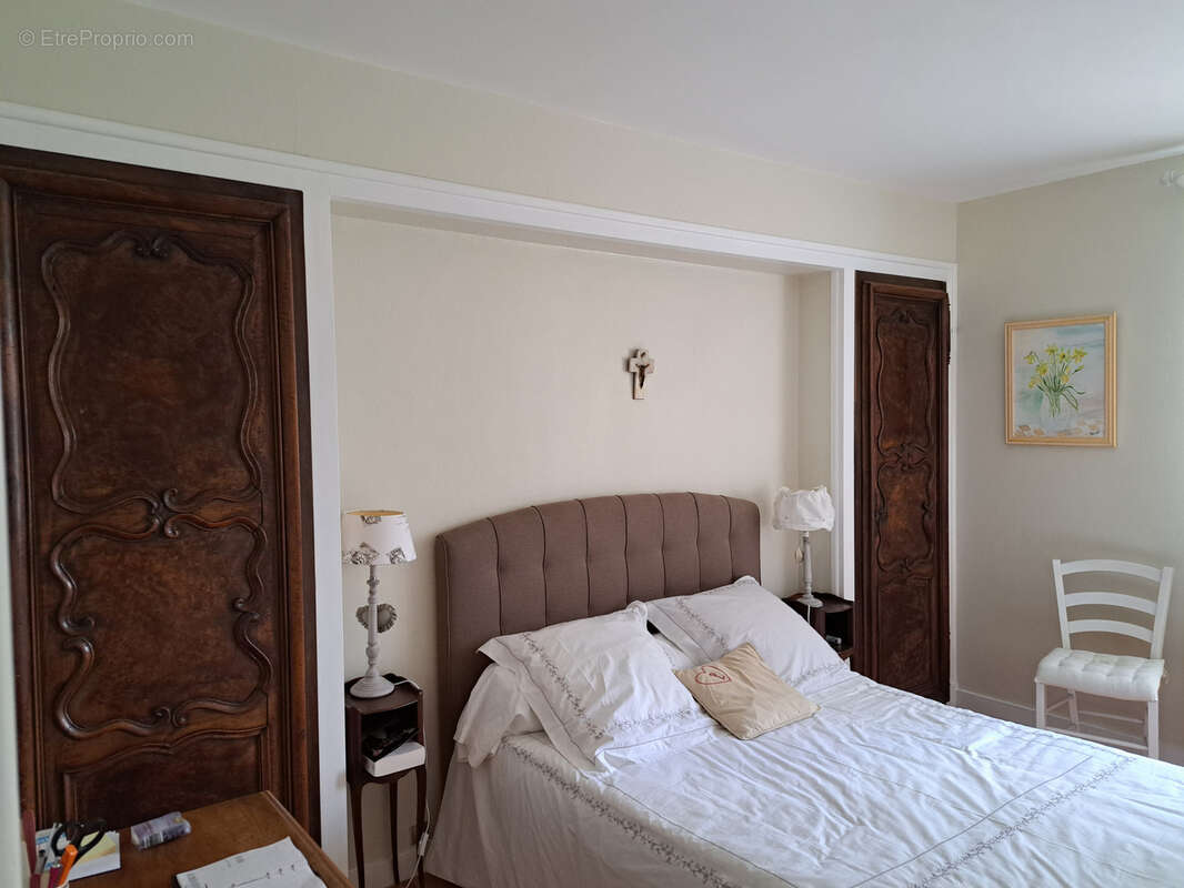 Maison d'habitation avec beaucoup de caractères sur 1300m2 - photo 8