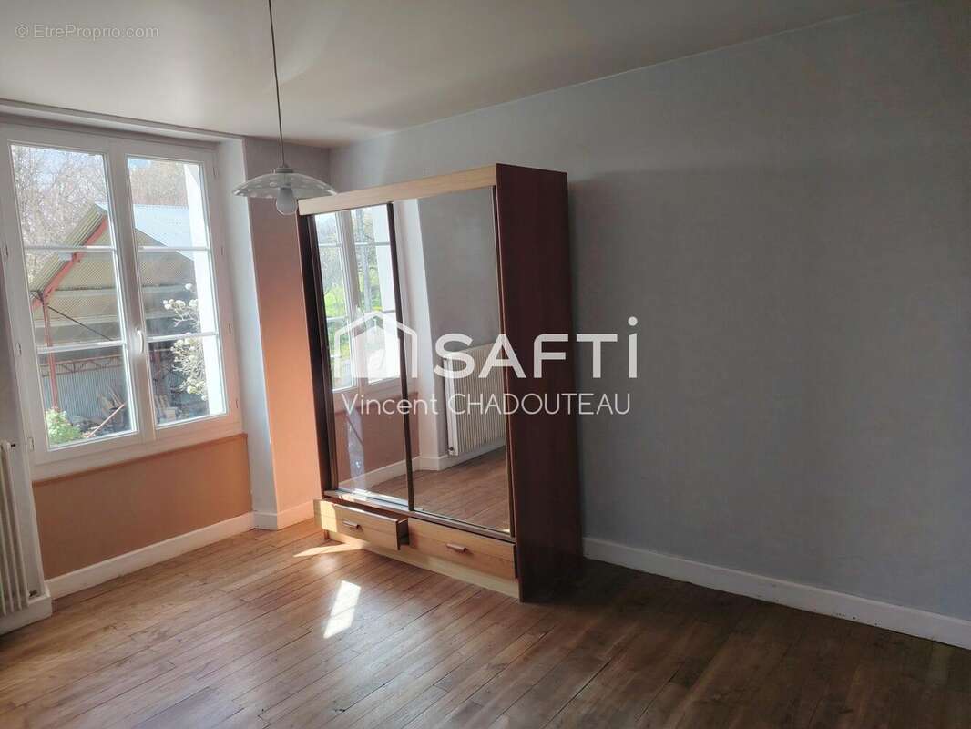 Maison 151 m² à La Tache  - photo 8