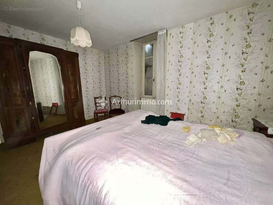 Maison à SAINT-HILAIRE-DE-VILLEFRANCHE