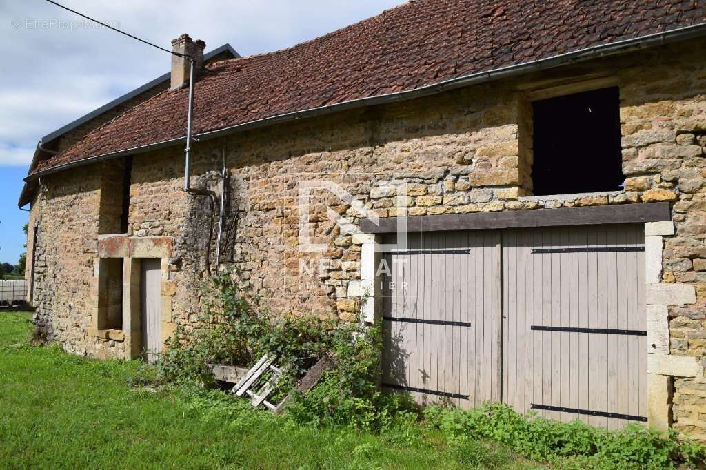 Ferme bourguignone avec terrain de 8 000 m² – fort potentiel ! - photo 10