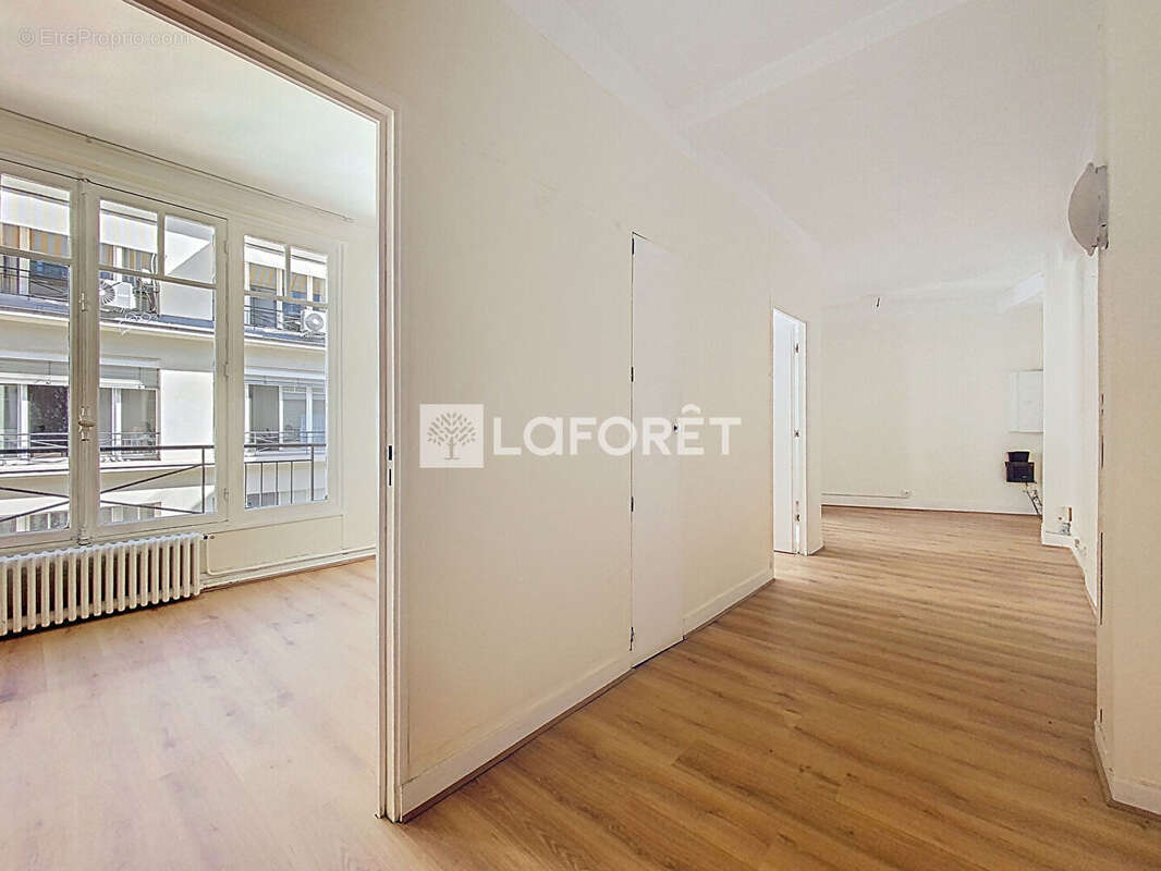 Appartement à PARIS-8E