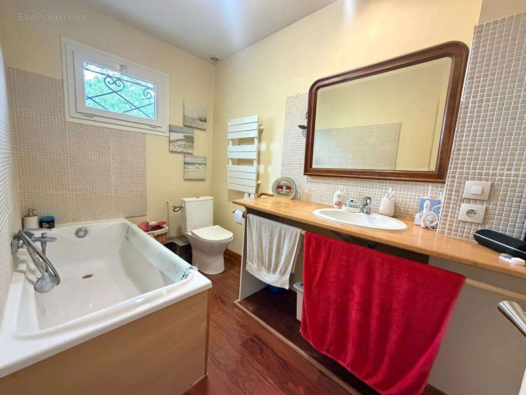 Maison ozillac -159m2 - 4 chambres - grand jardin - prix 246750 hai - photo 10