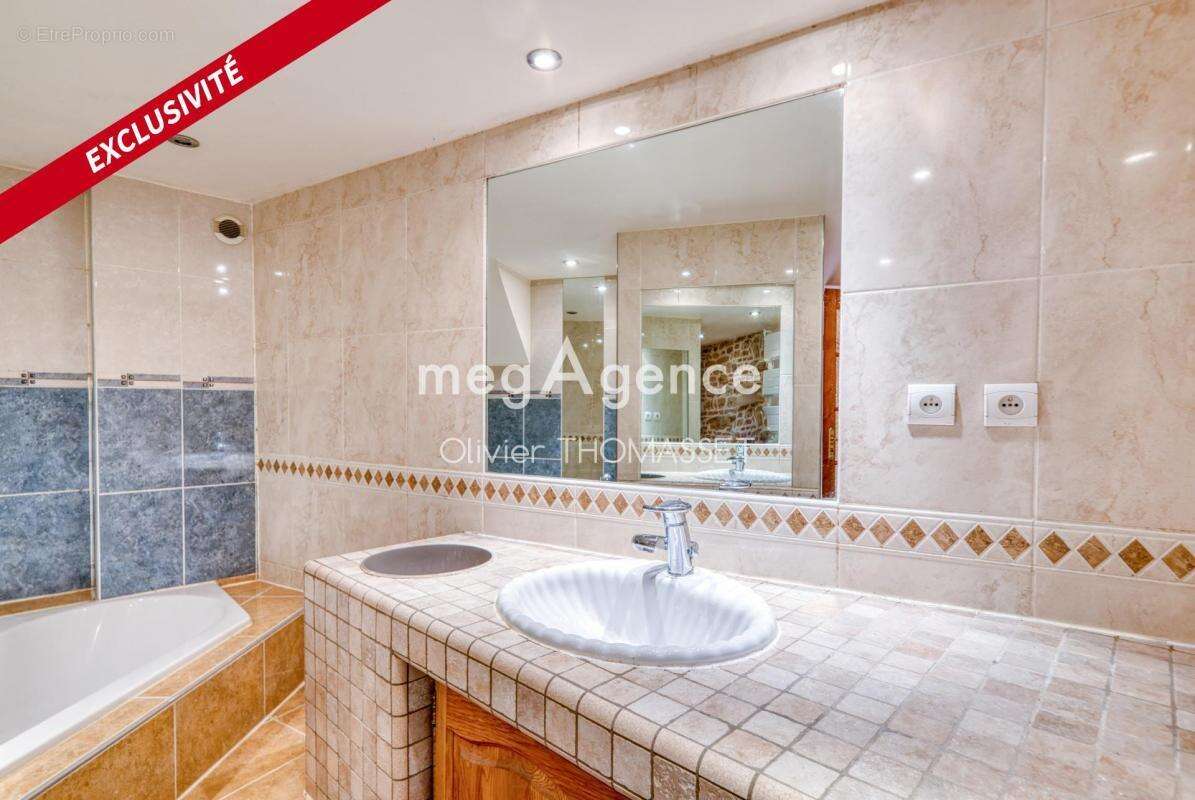 Appartement à COUZON-AU-MONT-D&#039;OR