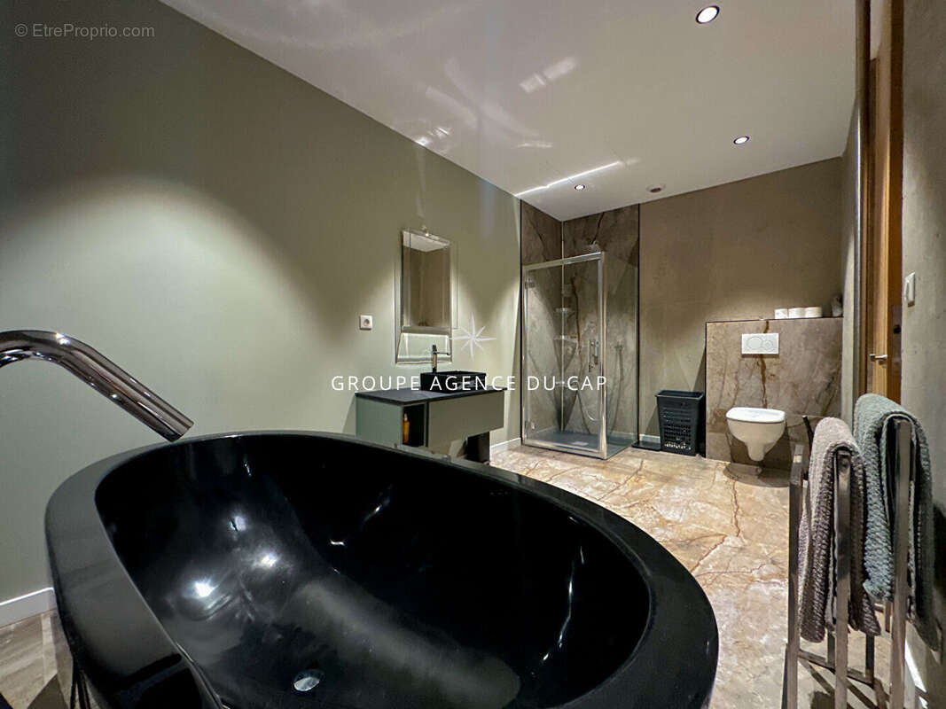A vendre villa contemporaine vue mer piscine pool house chambres en suite les issambres - photo 13