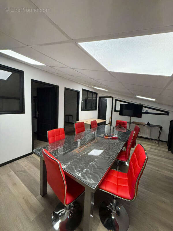 A VENDRE - Ensemble immobilier d'environ 1 680m² - (30 min de limoges) ROCHECHOUART - photo 8