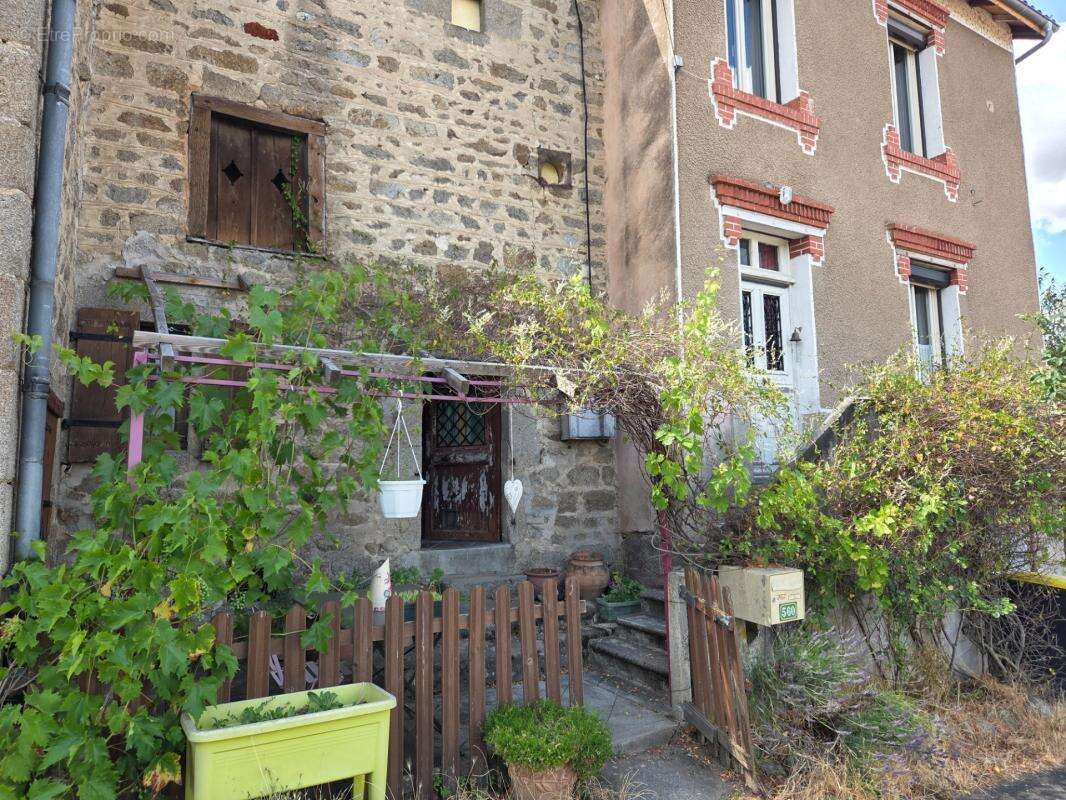*** exclusivite *** grande maison avec terrasses, dependances et potager *** st dier d'auvergne 63520 *** - photo 5