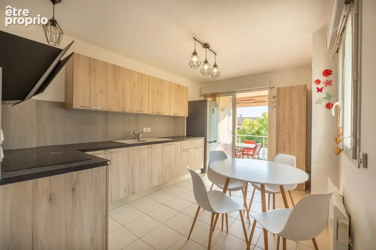Proche calanques et commerces, exceptionnel T3/4 en duplex avec vue mer et 2 parkings - photo 7