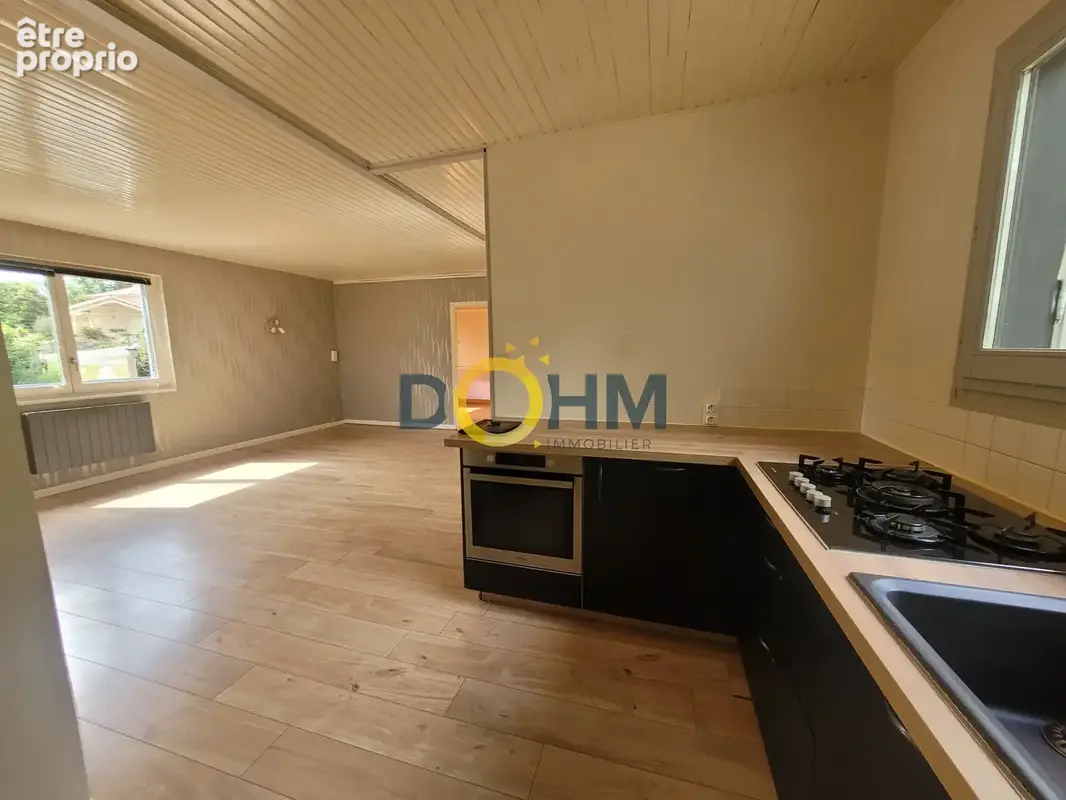 Apinac, Chalet 86m2 habitables avec dépendances et grand jardin - photo 3