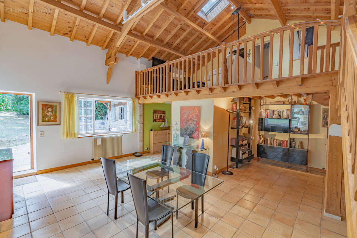 Maison à MONBALEN