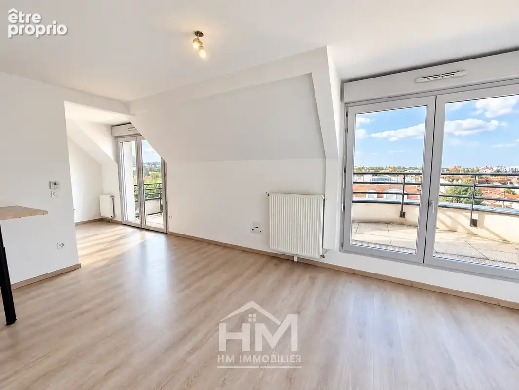Rue Henri-Barbusse  Exclusivité — Appartement en dernier étage avec deux balcons - photo 3