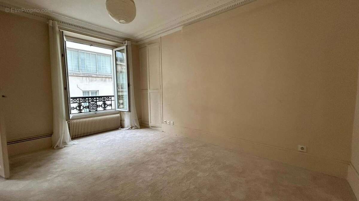 Appartement à PARIS-3E